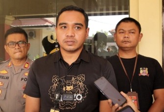 Kapolres Indramayu, AKBP M. Fahri Siregar, dan Kasat Reskrim Polres Indramayu, AKP Hillal Adi Imawan, menyampaikan penangkapan tersebut dalam kurun waktu kurang dari 12 jam setelah kejadian tragis, Rabu (13/12)