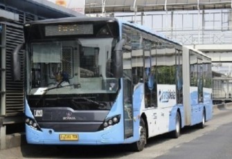 Moda transportasi bus TransJakarta 