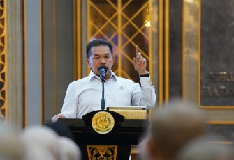 Jaksa Agung ST Burhanuddin saat memberikan ceramah kepada Siswa Pendidikan dan Pelatihan Pembentukan Jaksa (PPPJ) Angkatan LXXX (80) Gelombang II Tahun 2023, Kamis 30 November 2023 bertempat di Badan Pendidikan dan Pelatihan Kejaksaan Republik Indonesia.