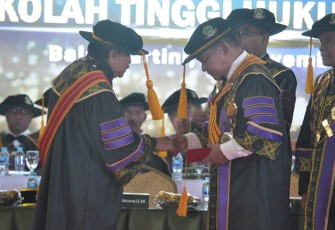 Jenderal TNI Dudung Abdurachman Dikukuhkan Sebagai Guru Besar Tetap STHM Ditkumad