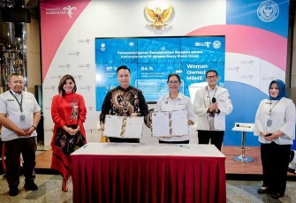 Penandatanganan nota kesepahaman bersama (MoU) antara Sekretaris Kemenparekraf/Sekretaris Utama Baparekraf, Ni Wayan Giri Adnyani dengan CEO Merry Riana Group, Alva Tjenderasa.