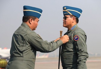 Penyematan Brevet Kehormatan Penerbang TNI AL Kepada Kasal