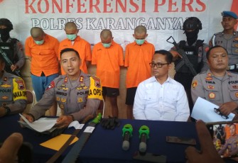 Konferensi pers di Mapolres Karanganyar, Rabu (3152023), terkait kasus penganiayaan seorang pemuda kawasan Jalan Raya Solo - Sragen, Desa Ngringo, Jaten, Karanganyar.