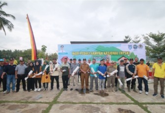 Pj.Wali Kota Payakumbuh, Rida Ananda saat membuka secara resmi peringatan Hari Peduli Sampah Nasional (HPSN)2023 di BWS V Sungai Batang Agam.