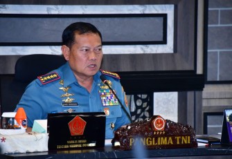 Panglima TNI saat menerima paparan Panglima Komando Gabungan Wilayah (Pangkogabwilhan) II Marsekal Madya TNI Andyawan Martono Putra terkait kesiapan Satgas Pengamanan VVIP tamu setingkat Kepala Negara, bertempat di Mabes TNI, Cilangkap Jakarta Timur Senin (25/9/2023).