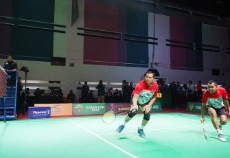 Panglima TNI Laksamana TNI Yudo Margono, S.E., M.M., saat ikut turun berpasangan dengan mantan atlet bulu tangkis kebanggaan Indonesia yang juga mantan juara dunia yaitu Joko Suprianto.