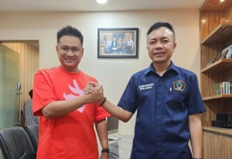 Wakil Ketua DPC Gerindra Kabupaten Blitar Tomi Gandhi (kiri) bersama Wakil Bupati Blitar Rahmat Santoso (kanan). (Foto : Faisal NR / Klikwarta.com)