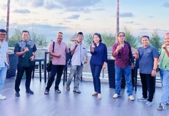 Menegement PT BRC foto bersama awak media