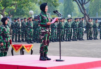 Kasum TNI Letjen TNI Bambang Ismawan, S.E., M.M dalam amanatnya yang dibacakan oleh Kepala Pusat Psikologi TNI Laksda TNI Dr. Wiwin D. Handayani, M.Si. pada upacara 17 November 2023, bertempat di Lapangan Apel Gd. B3 Mabes TNI Cilangkap, Jakarta Timur, Jumat (17/11/2023).