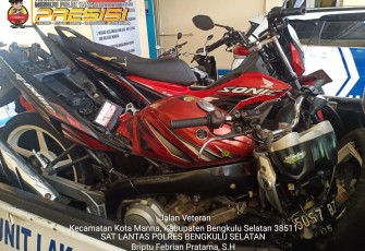 Dua unit kendaraan yang terlibat lakalantas