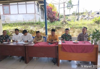 Bhabinkamtibmas Polsek Lebong Utara Hadiri Musyawarah Penetapan Penerima BLT DD di Desa Pinang Belapis