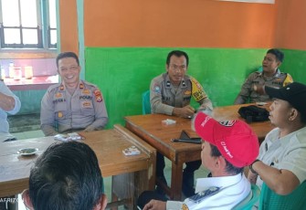 Warga Desa Kasuk Baru Curhat kepada Polsek Kaur Selatan 