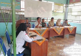 Bhabinkamtibmas Polsek Lebong Utara Hadiri Musyawarah Penetapan Penerima BLT DD