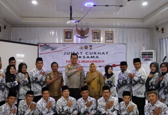 Jumat Curhat, Kapolres Mukomuko Ngobrol Bareng Para Guru