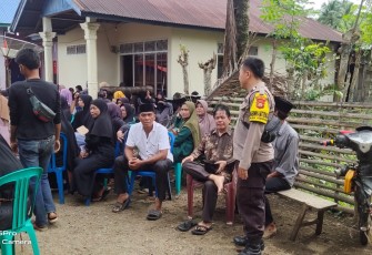 Bhabinkamtibmas Sambang Duka di Desa Muara tiga 