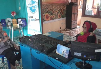 Kapolsek Teluk Segara Sosialisasi Kamtibmas di Radio Santana 103,5 FM 