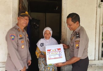 Bulan Ramadhan, Polres Kepahiang Tingkatkan Kepedulian Dengan Membagikan Bantuan