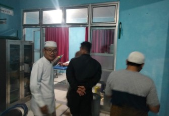 Polsek Pino Raya Besuk Peserta Suluk Tarekat Naqsyabandiyah di RSUD HD