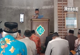 Shalat Jumat Bareng Polisi, Kompol Nurdai Ajak Jemaah Tingkatkan Taqwa
