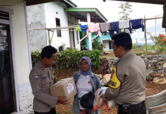 Polres Rejang Lebong Kembali Bagikan Bansos Kepada Warga Kurang Mampu