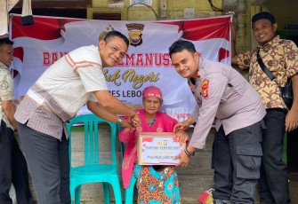 Polres Lebong Bagikan Puluhan Paket BansKepada os Warga Kurang Mampu