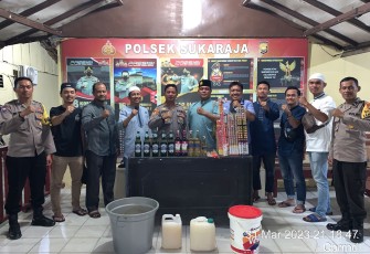 Polsek Sukaraja Sita Miras, Tuak dan Petasan