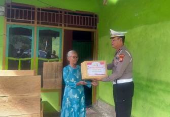 Polres Bengkulu Selatan Kembali Salurkan Bantun Sosial Kepada Warga Kelurahan Ibul dan Desa Batu lambang 