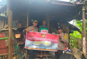 Tuna Karya, Pemulung dan Nelayan Terima Bansos dari Polsek Teluk Segara