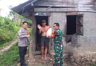 Hadirkan Sinergi Pilar Desa, Polsek Tebat Karai Bagikan Bantuan Kemanusiaan Untuk Negeri