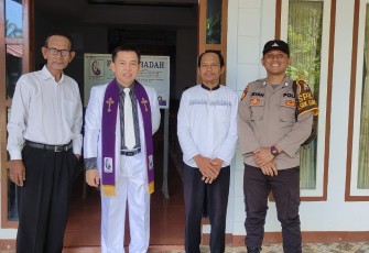 astikan Ibadah Jumat Agung Aman dan Nyaman Polsek Giri Mulya Lakukan Pengamanan
