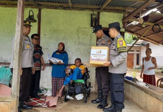 Polres Bengkulu Utara Kembali Distribusikan Bansos Kepada Masyarakat