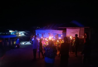 Polsek Seginim Lakukan Pengamanan Pawai Obor Anak Anak Jemaat Gereja Gekesia Imanuel Palak Bengkerung