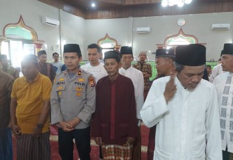 Kapolsek Teluk Segara Salat Ghaib Wafatnya Istri Wakapolri