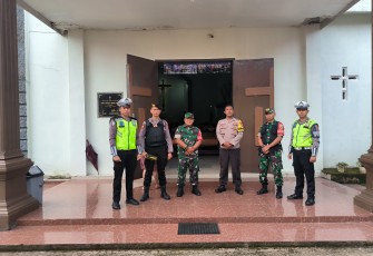Polisi Jaga Perayaan Hari Paskah Isa Al Masih di Gereja ST Matius Lebong