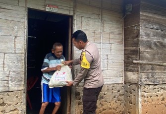 Polres Kepahiang Turunkan Bhabinkamtibmas Bagikan Bantuan Untuk Negeri