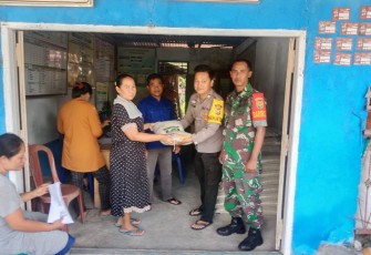 Bhabinkamtibmas Hadiri Penyaluran Distribusi Cadangan Beras Pemerintah untuk Bantuan Pangan