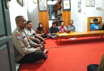 Sukseskan Pemilu 2024, Bhabinkamtibmas Polsek Pondok Kelapa Bahas DPS dan Pemetaan TPS 