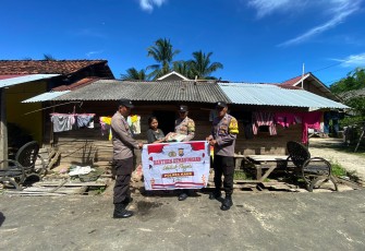 Ibu Supriyani Terima Bansos dari Polsek Nasal