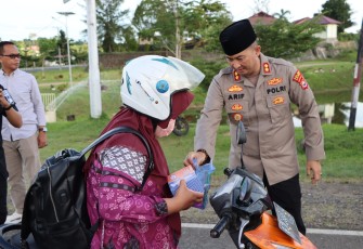 Ramadan Berkah, Polres Seluma dan Polsek Jajaran Berbagi Takjil