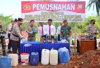 Polres Seluma Musnahkan Ratusan Miras dan Ribuan Petasan Hasil Ops Pekat Nala 2023