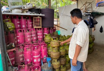 Personel Polsek Kerkap dan Monitoring Harga dan Stok Gas LPG