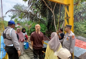 Kapolsek Seginim Bersama Personel Berikan Pengamanan Objek Wisata Lubuk Langkap  