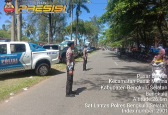 Satlantas Polres BS Lakukan Pengaturan Arus Lalin dan Sampaikan Imbauan di Objek Wisata Pasar Bawah