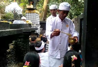 Piodalan di Pura Patirtan Pasupati