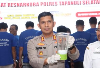 Kapolres Tapsel, AKBP Imam Zamroni, SIK, MH, saat pemusnahan barang bukti Sat Resnarkoba Polres Tapsel periode Januari-Maret 2023.