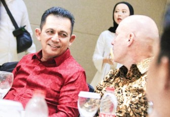 Gubernur Kepri H Ansar Ahmad   