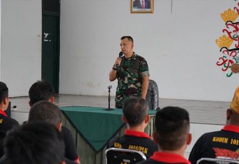 Dandim saat Berikan Arahan Kepada Personel Beta Talawang Binaan Kodim 1016/Plk 