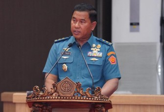 Asrenum Panglima TNI Laksda TNI Hery Puranto, S.E., M.M. saat membuka kegiatan Rapat Koordinasi (Rakor) RB TNI Tahun 2023, bertempat di Aula Gatot Soebroto Mabes TNI, Cilangkap, Jakarta Timur, Senin (29/5/2023).