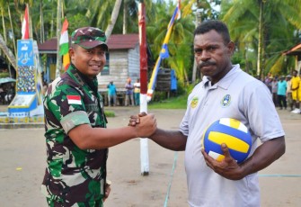 Komandan Kodim 1710/Mimika Letkol Inf Dedy Dwi Cahyadi saat Buka Turnamen Bola Voli Kasad Cup Tahun 2023