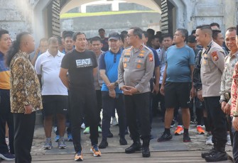  Irwasum Polri saat Sempatkan Joging Melihat Keindahan Pantai Bengkulu dan Benteng Marlborough